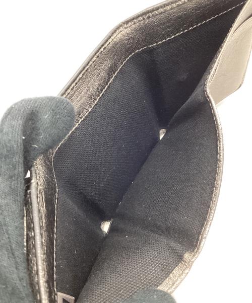 JIMMY CHOO（ジミーチュウ）JIMMY CHOO (ジミーチュウ) 3つ折り財布 シルバーの古着・服飾アイテム