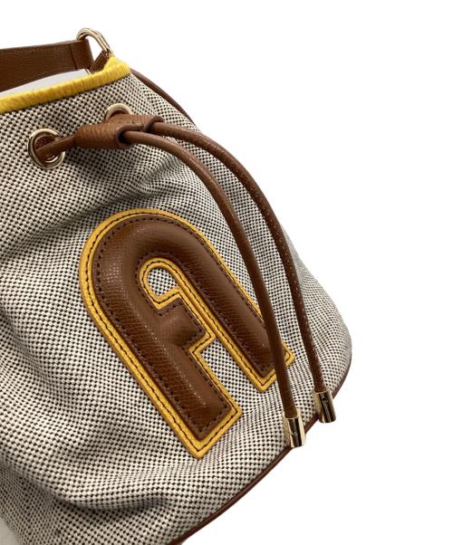FURLA（フルラ）FURLA (フルラ) バケットバッグ ベージュの古着・服飾アイテム