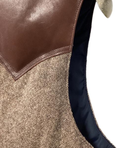 RockyMountainFeatherBed × BEAMS（ロッキーマウンテンフェザーベッド ×ビームス）RockyMountainFeatherBed × BEAMS (ロッキーマウンテンフェザーベッド ×ビームス) リバーシブルダウンベスト ベージュ×ネイビー サイズ:38の古着・服飾アイテム