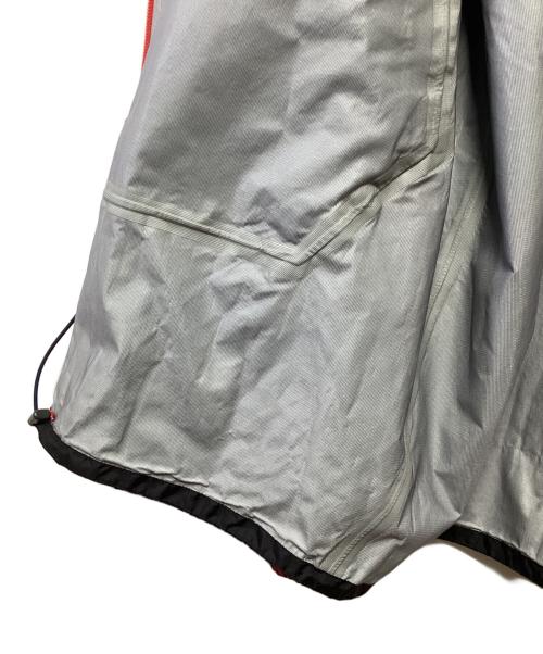 mont-bell（モンベル）mont-bell (モンベル) ナイロンジャケット レッド×ネイビー サイズ:Lの古着・服飾アイテム