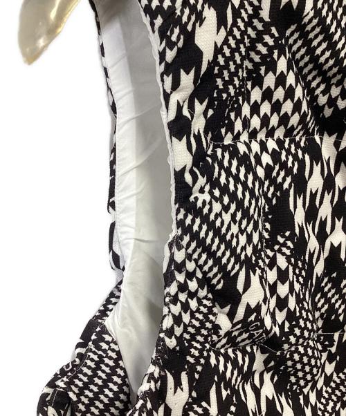 PEARLY GATES（パーリーゲイツ）PEARLY GATES (パーリーゲイツ) 中綿ベスト ブラック×ホワイト サイズ:4の古着・服飾アイテム