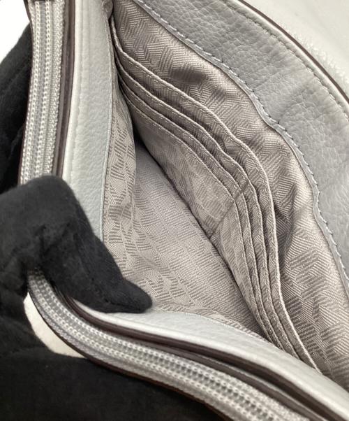MICHAEL KORS（マイケルコース）MICHAEL KORS (マイケルコース) ショルダーバッグ ライトグレーの古着・服飾アイテム