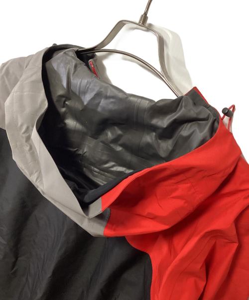 MAMMUT（マムート）MAMMUT (マムート) マウンテンパーカー レッド×ブラック サイズ:XLの古着・服飾アイテム