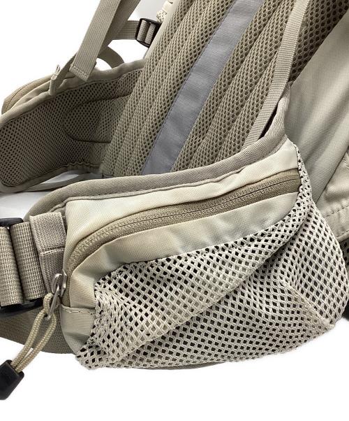 THE NORTH FACE（ザ ノース フェイス）THE NORTH FACE (ザ ノース フェイス) バックパック アイボリー×グレーの古着・服飾アイテム