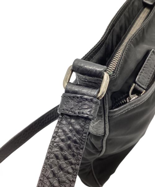 PRADA（プラダ）PRADA (プラダ) ナイロンショルダーバッグ ブラックの古着・服飾アイテム