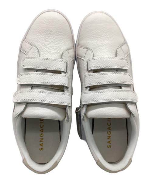 via SANGACIO（ヴィア・サンガチオ）via SANGACIO (ヴィア・サンガチオ) にゅーずスニーカー ホワイト×グレー サイズ:27 未使用品の古着・服飾アイテム