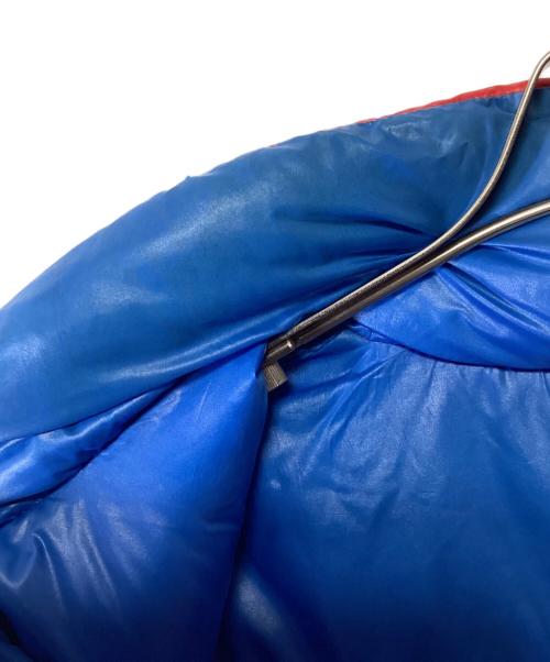 MONCLER（モンクレール）MONCLER (モンクレール) ダウンジャケット ブルー×レッド サイズ:Lの古着・服飾アイテム