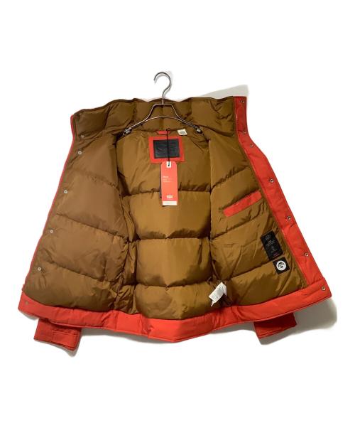 LEVI'S（リーバイス）LEVI'S (リーバイス) ダウンジャケット ベージュ×オレンジ サイズ:M 未使用品の古着・服飾アイテム