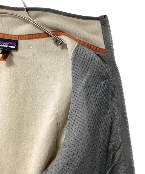 Patagonia（パタゴニア）Patagonia (パタゴニア) レトロ・パイル・ジャケット アイボリー×グレー サイズ:Lの古着・服飾アイテム