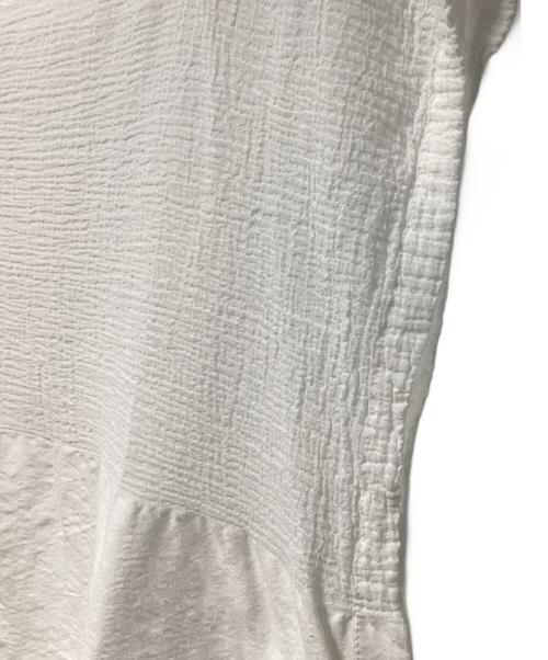 ISSEY MIYAKE me（イッセイ ミヤケ ミー）ISSEY MIYAKE me (イッセイ ミヤケ ミー) ノースリーブブラウス オフホワイト サイズ:不明の古着・服飾アイテム