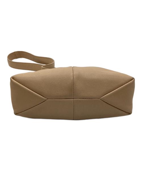 LOEWE（ロエベ）LOEWE (ロエベ) ショルダーバッグ ベージュの古着・服飾アイテム