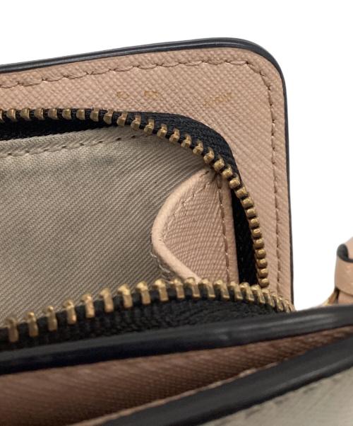 MARC JACOBS（マークジェイコブス）MARC JACOBS (マークジェイコブス) 2つ折り財布 ホワイト×ピンクの古着・服飾アイテム