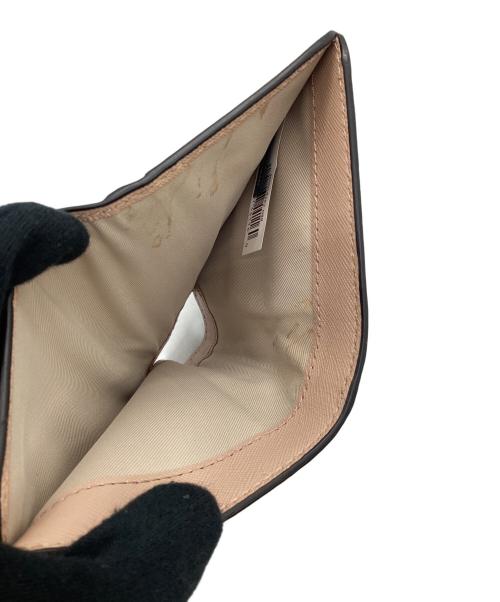 MARC JACOBS（マークジェイコブス）MARC JACOBS (マークジェイコブス) 2つ折り財布 ホワイト×ピンクの古着・服飾アイテム