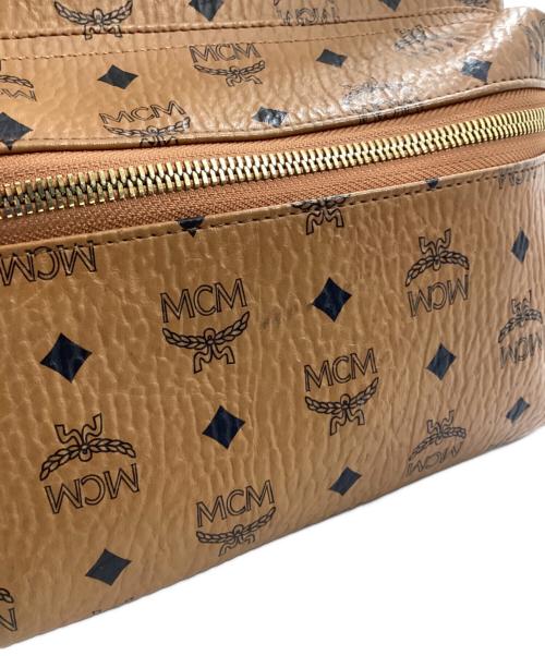 MCM（エムシーエム）MCM (エムシーエム) スタッズリュック キャメルの古着・服飾アイテム
