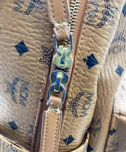 MCM（エムシーエム）MCM (エムシーエム) スタッズリュック キャメルの古着・服飾アイテム