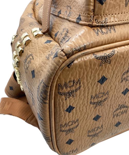 MCM（エムシーエム）MCM (エムシーエム) スタッズリュック キャメルの古着・服飾アイテム