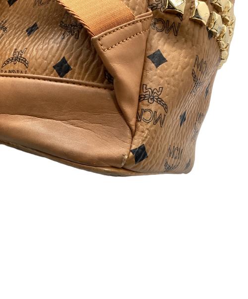 MCM（エムシーエム）MCM (エムシーエム) スタッズリュック キャメルの古着・服飾アイテム