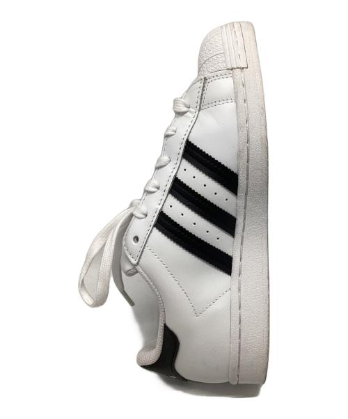 adidas（アディダス）adidas (アディダス) ローカットスニーカー ホワイト サイズ:240の古着・服飾アイテム