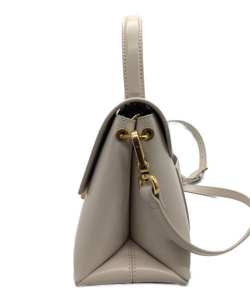 CHARLES & KEITH（チャールズアンドキース）CHARLES & KEITH (チャールズアンドキース) ストーンエンベリッシュド ハンドルバッグ アイボリーの古着・服飾アイテム