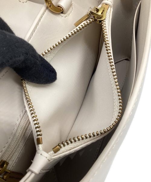 CHARLES & KEITH（チャールズアンドキース）CHARLES & KEITH (チャールズアンドキース) ストーンエンベリッシュド ハンドルバッグ アイボリーの古着・服飾アイテム