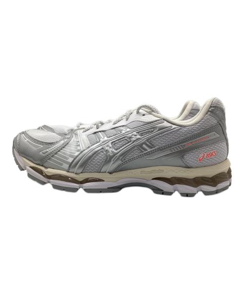 asics（アシックス）asics (アシックス) ローカットスニーカー シルバー×ホワイト サイズ:28.5の古着・服飾アイテム