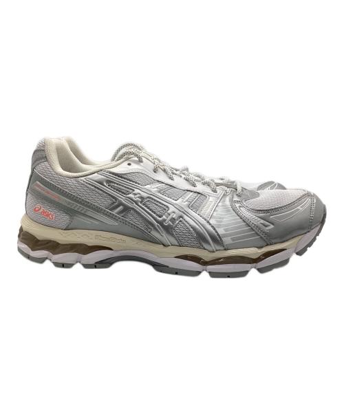 asics（アシックス）asics (アシックス) ローカットスニーカー シルバー×ホワイト サイズ:28.5の古着・服飾アイテム