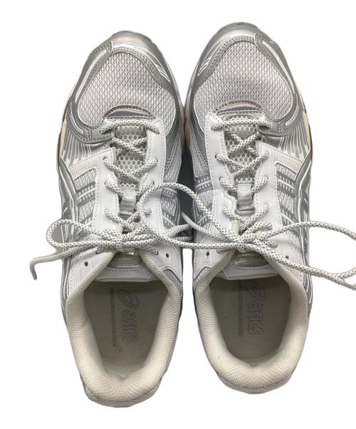 asics（アシックス）asics (アシックス) ローカットスニーカー シルバー×ホワイト サイズ:28.5の古着・服飾アイテム