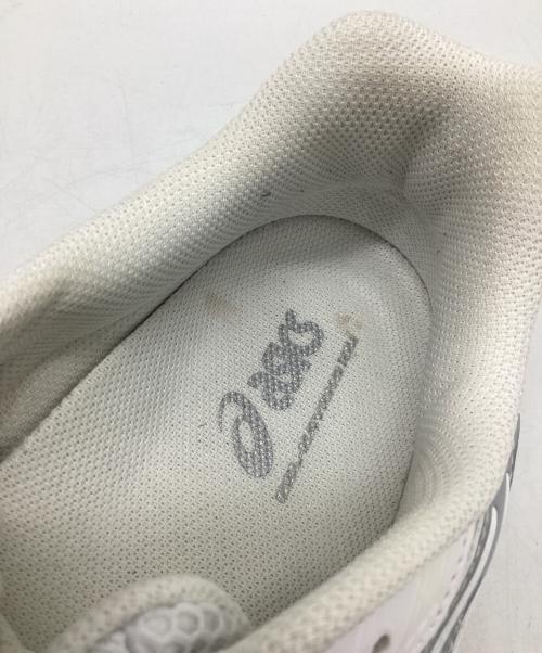 asics（アシックス）asics (アシックス) ローカットスニーカー シルバー×ホワイト サイズ:28.5の古着・服飾アイテム