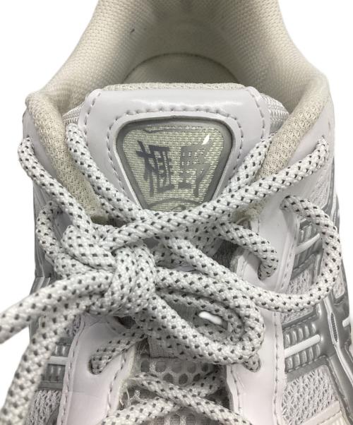 asics（アシックス）asics (アシックス) ローカットスニーカー シルバー×ホワイト サイズ:28.5の古着・服飾アイテム