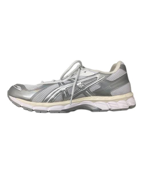 asics（アシックス）asics (アシックス) ローカットスニーカー シルバー×ホワイト サイズ:28.5の古着・服飾アイテム