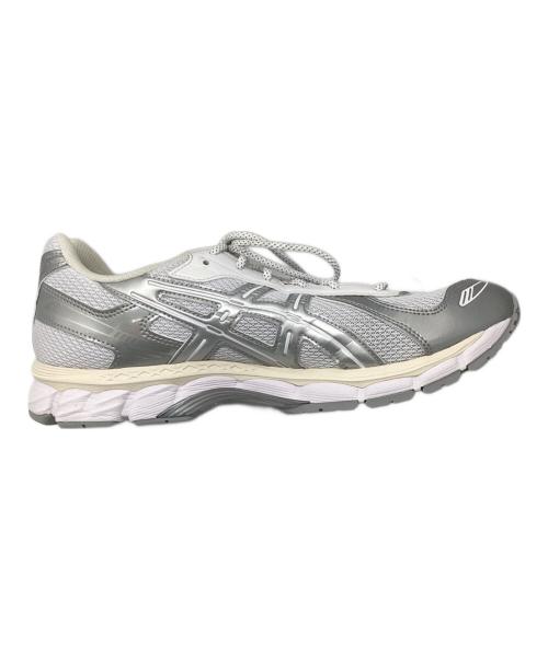 asics（アシックス）asics (アシックス) ローカットスニーカー シルバー×ホワイト サイズ:28.5の古着・服飾アイテム
