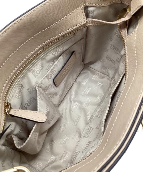 MICHAEL KORS（マイケル・コース）MICHAEL KORS (マイケル・コース) ショルダーバッグ ベージュの古着・服飾アイテム
