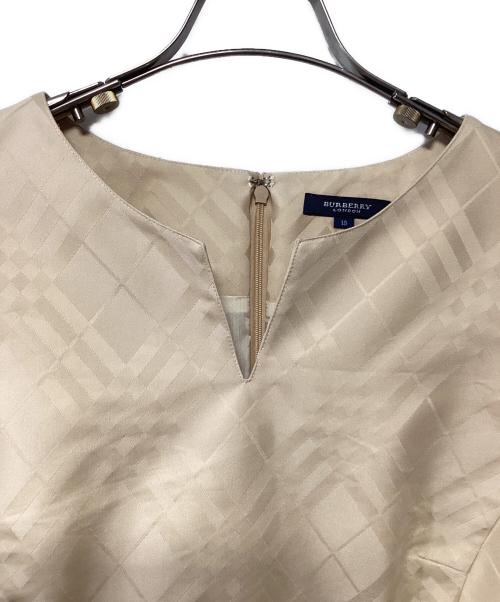 BURBERRY LONDON（バーバリーロンドン）BURBERRY LONDON (バーバリーロンドン) ノースリーブワンピース ベージュ サイズ:15の古着・服飾アイテム