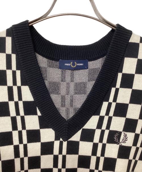 FRED PERRY（フレッドペリー）FRED PERRY (フレッドペリー) チェッカーボードニットベスト ブラック×ホワイト サイズ:Lの古着・服飾アイテム