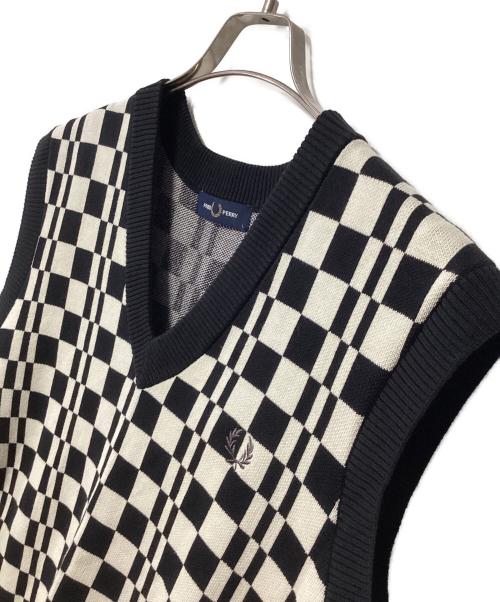 FRED PERRY（フレッドペリー）FRED PERRY (フレッドペリー) チェッカーボードニットベスト ブラック×ホワイト サイズ:Lの古着・服飾アイテム