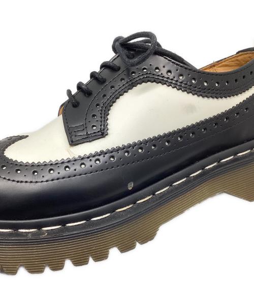 Dr.Martens（ドクターマーチン）Dr.Martens (ドクターマーチン) ウィングチップシューズ ブラック×ホワイト サイズ:UK4の古着・服飾アイテム