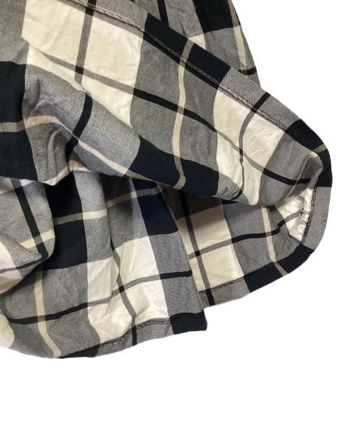 BURBERRY BLUE LABEL（バーバリー ブルー レーベル）BURBERRY BLUE LABEL (バーバリー ブルー レーベル) 半袖ワンピース アイボリー×ブラック サイズ:38の古着・服飾アイテム