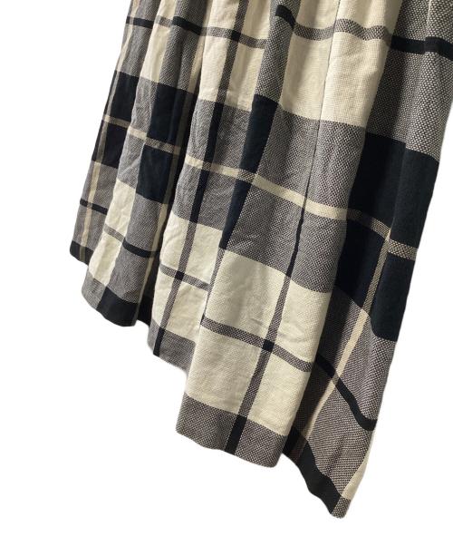 BURBERRY BLUE LABEL（バーバリー ブルー レーベル）BURBERRY BLUE LABEL (バーバリー ブルー レーベル) 半袖ワンピース アイボリー×ブラック サイズ:38の古着・服飾アイテム