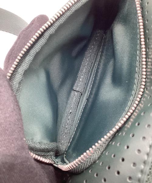 LACOSTE（ラコステ）LACOSTE (ラコステ) アルガハーフムーンバッグ ダークグリーンの古着・服飾アイテム
