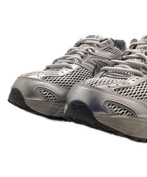 NIKE（ナイキ）NIKE (ナイキ) Air Max Moto 2K グレー×シルバー サイズ:27.5の古着・服飾アイテム