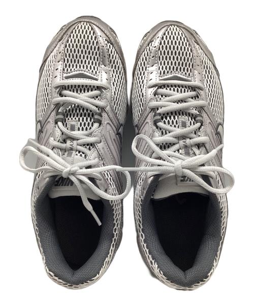 NIKE（ナイキ）NIKE (ナイキ) Air Max Moto 2K グレー×シルバー サイズ:27.5の古着・服飾アイテム