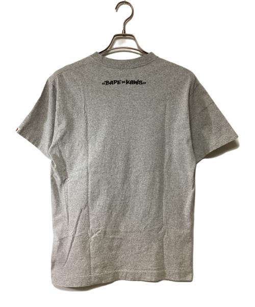 BABY MiLO（ベビーマイロ）BABY MiLO (ベビーマイロ) KAWS (カウズ) 半袖カットソー グレー サイズ:Mの古着・服飾アイテム