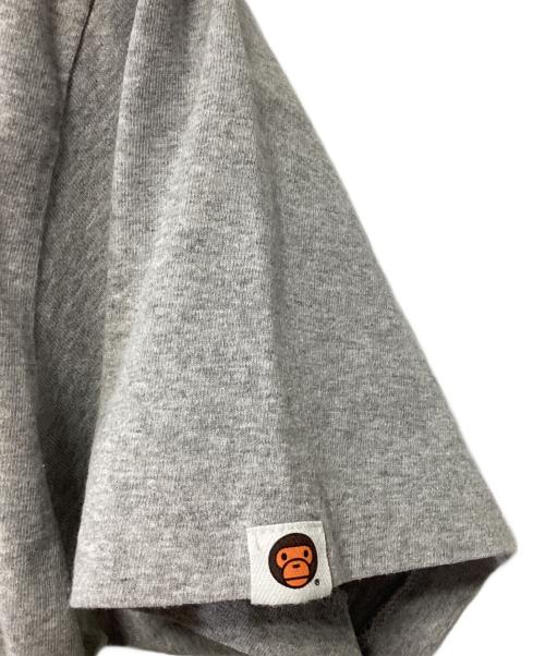 BABY MiLO（ベビーマイロ）BABY MiLO (ベビーマイロ) KAWS (カウズ) 半袖カットソー グレー サイズ:Mの古着・服飾アイテム