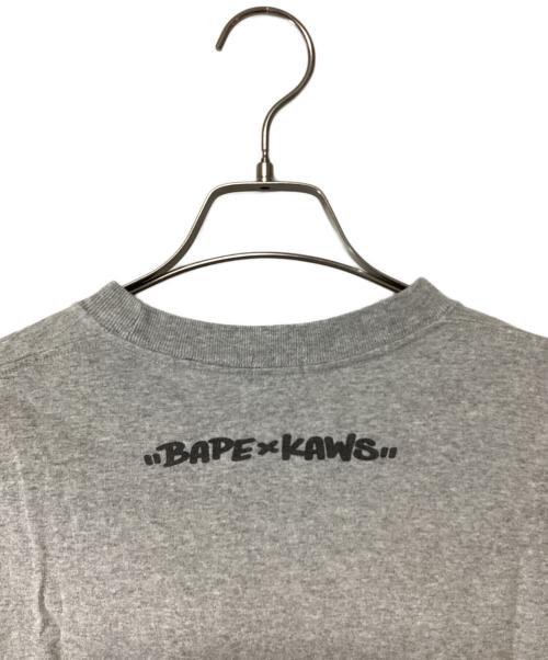 BABY MiLO（ベビーマイロ）BABY MiLO (ベビーマイロ) KAWS (カウズ) 半袖カットソー グレー サイズ:Mの古着・服飾アイテム