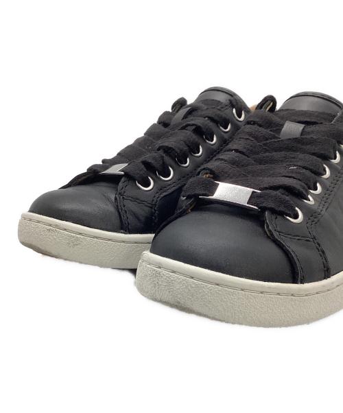 UGG（アグ）UGG (アグ) ローカットスニーカー ブラック×グレー×ホワイト サイズ:24の古着・服飾アイテム