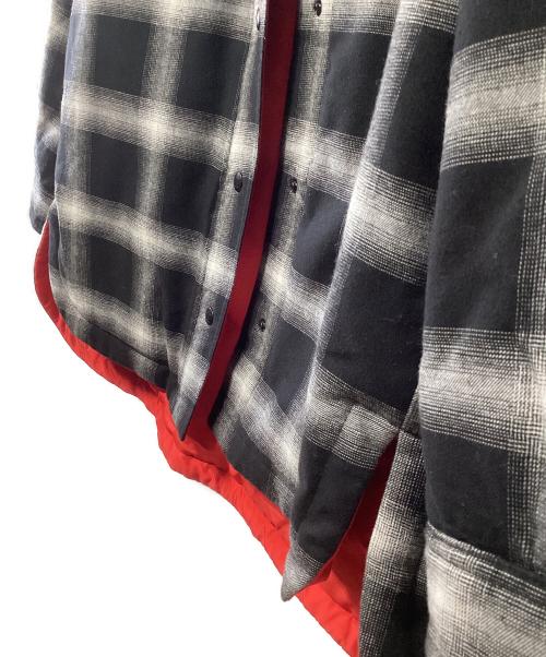 Calvin Klein Jeans（カルバンクラインジーンズ）Calvin Klein Jeans (カルバンクラインジーンズ) リバーシブルジャケット ブラック×ホワイト×レッド サイズ:Lの古着・服飾アイテム