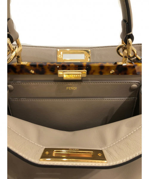 FENDI（フェンディ）FENDI (フェンディ) ピーカブーアイシーユー グレージュ サイズ:ミディアム 8BN321AF2JF0E65 カーフレザーの古着・服飾アイテム
