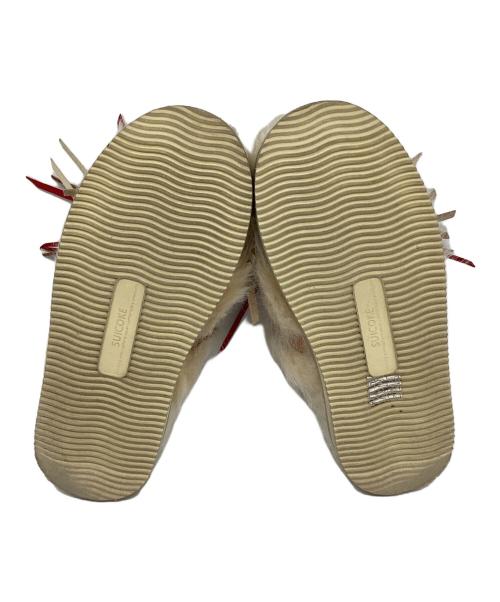 suicoke（スイコック）suicoke (スイコック) ALANUI (アラヌイ) フリンジファーサンダル ベージュ サイズ:24の古着・服飾アイテム