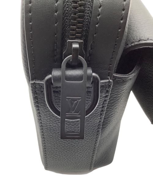 LOUIS VUITTON（ルイ ヴィトン）LOUIS VUITTON (ルイ ヴィトン) ファスタライン・メッセンジャーバッグ ブラックの古着・服飾アイテム