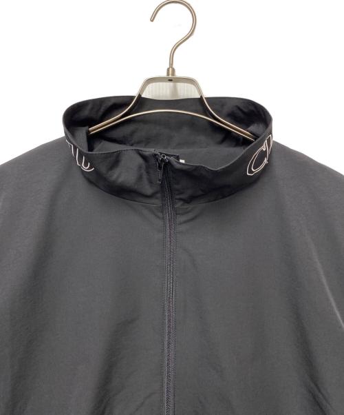 CHAOS FISHING CLUB（カオスフィッシングクラブ）CHAOS FISHING CLUB (カオスフィッシングクラブ) PERFORMANCE JACKET ホワイト×ブラック サイズ:Lの古着・服飾アイテム